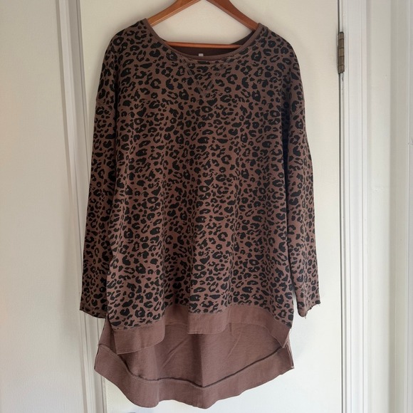 Z Supply Tops - Z Supply Leopard Print Long Sleeve Crewneck Sweatshirt Top Women's Medium